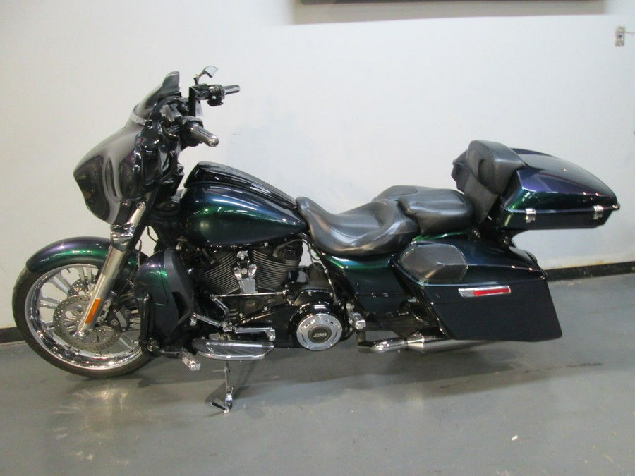 2017 Harley-Davidson® FLHXSE - CVO™ Street Glide®