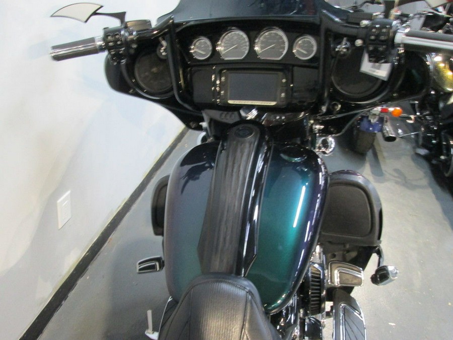 2017 Harley-Davidson® FLHXSE - CVO™ Street Glide®