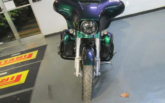 2017 Harley-Davidson® FLHXSE - CVO™ Street Glide®