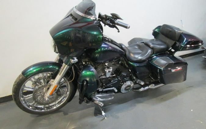 2017 Harley-Davidson® FLHXSE - CVO™ Street Glide®