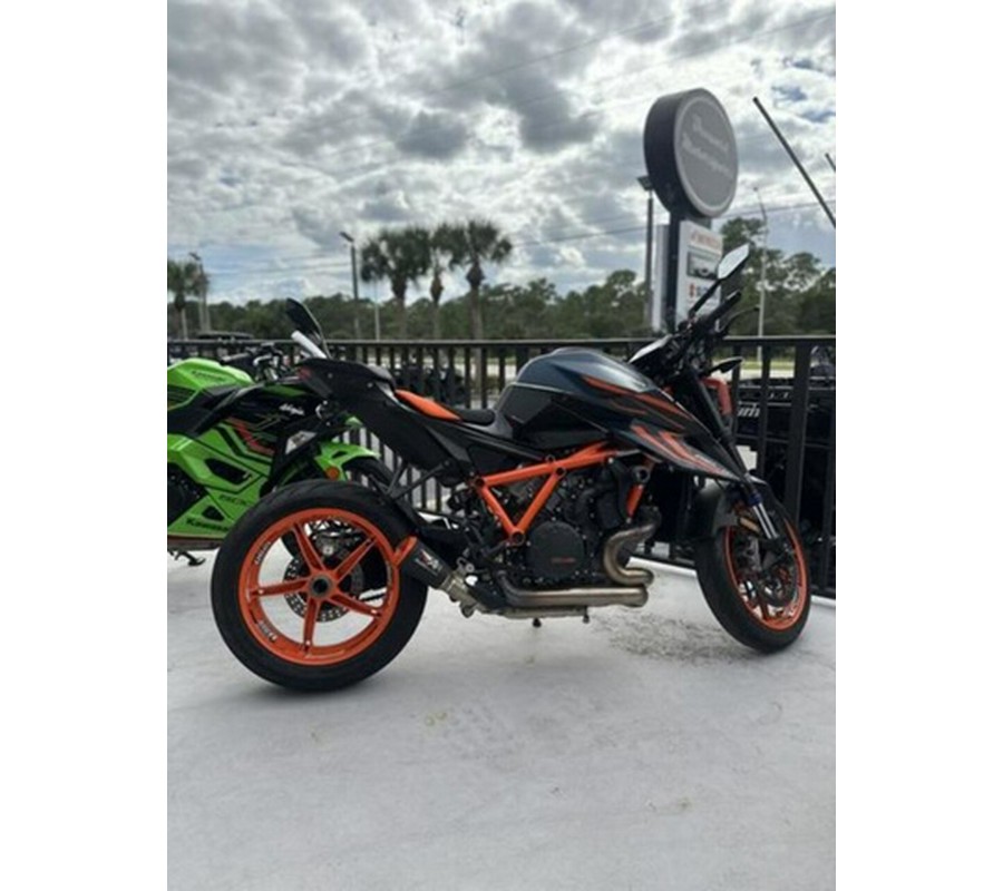 2022 KTM 1290 DUKE EVO R