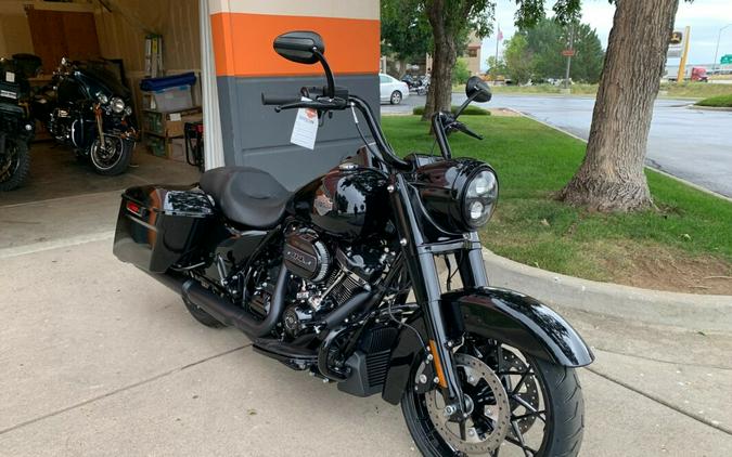 2023 Harley-Davidson Road King Special Vivid Black