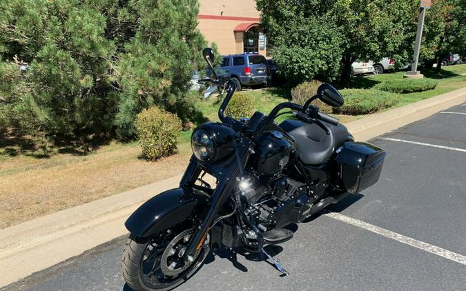 2023 Harley-Davidson Road King Special Vivid Black