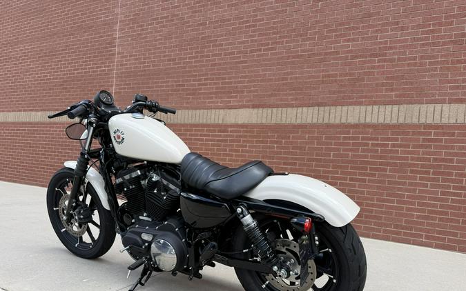 2022 Harley-Davidson® Iron 883™ White Sand Pearl