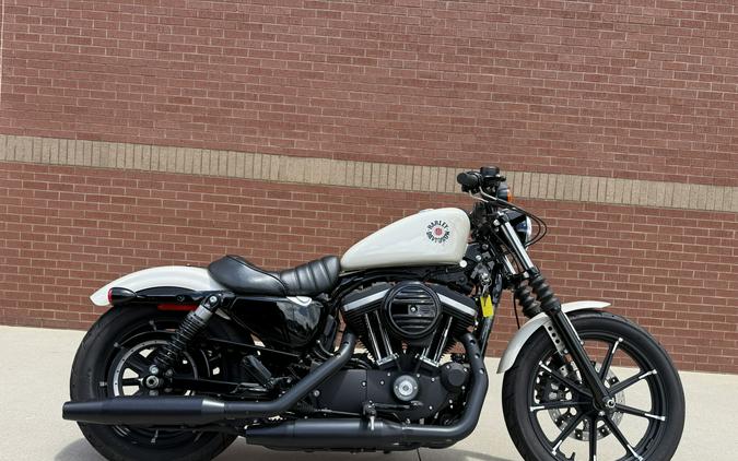 2022 Harley-Davidson® Iron 883™ White Sand Pearl