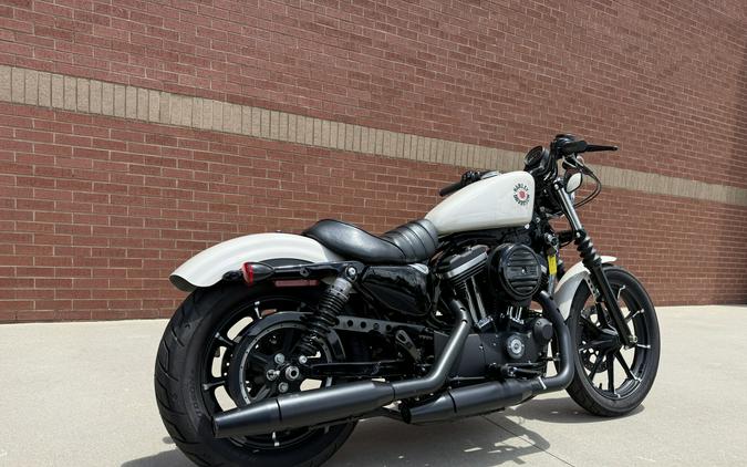 2022 Harley-Davidson® Iron 883™ White Sand Pearl
