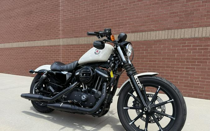 2022 Harley-Davidson® Iron 883™ White Sand Pearl