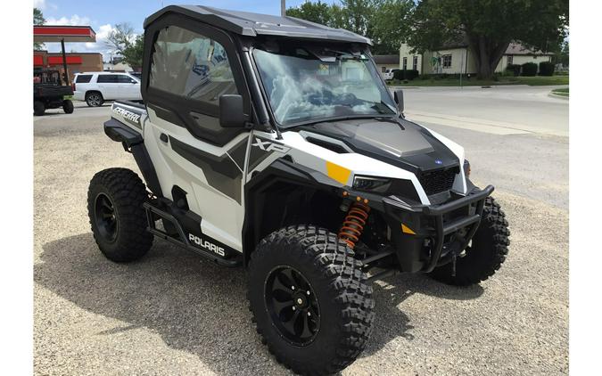 2022 GENERAL XP 1000 Deluxe Matte Ghost White Metallic - Polaris