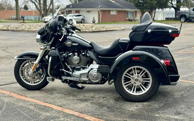 2022 Harley-Davidson Tri Glide Ultra Black