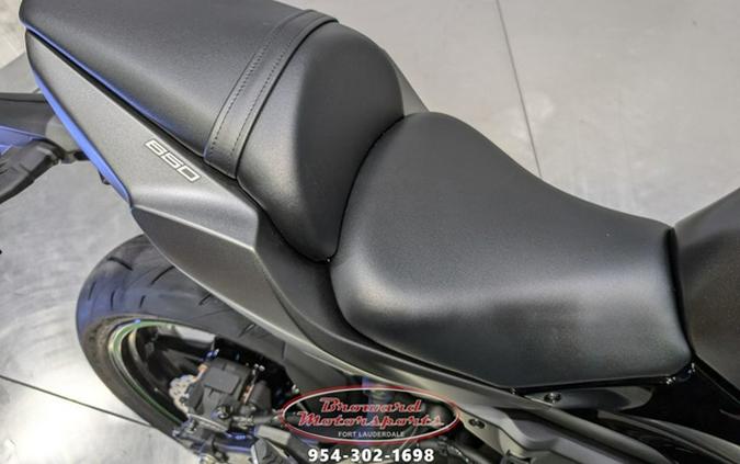 2024 Kawasaki Ninja 650 Metallic Matte Graphenesteel GrayEbony