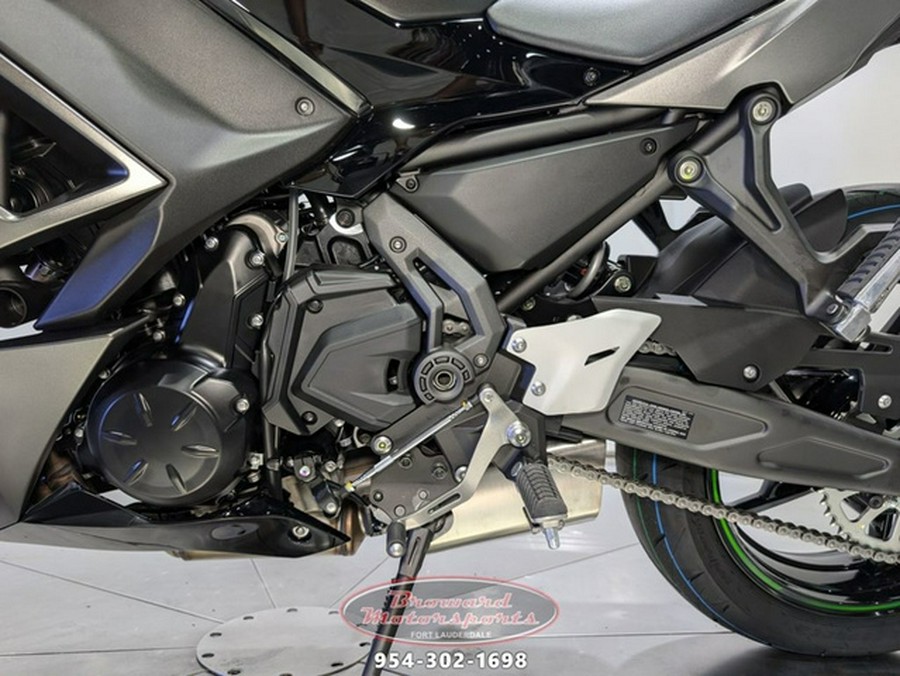 2024 Kawasaki Ninja 650 Metallic Matte Graphenesteel GrayEbony