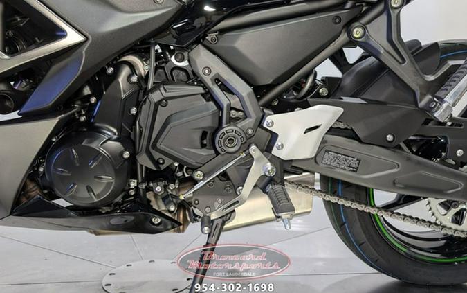 2024 Kawasaki Ninja 650 Metallic Matte Graphenesteel GrayEbony