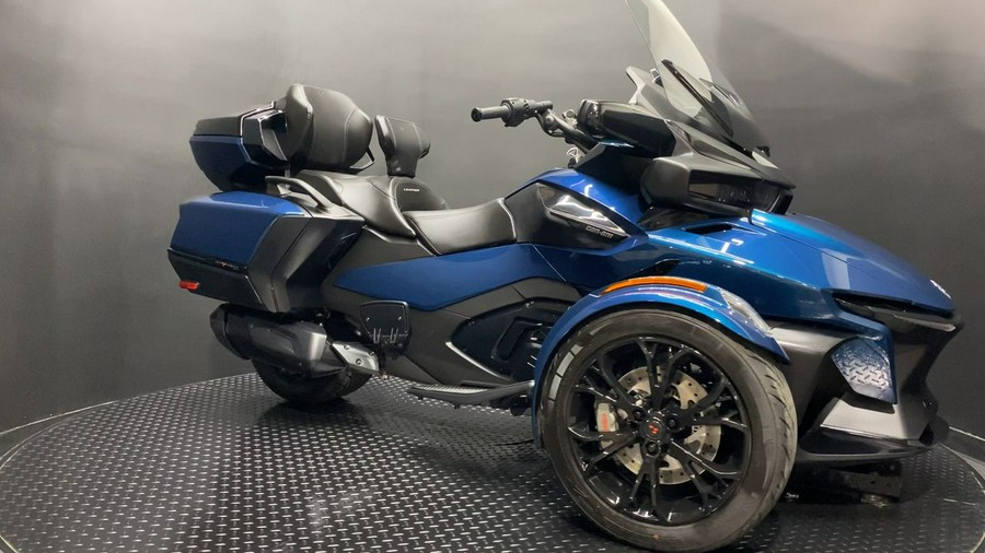 2022 Can-Am® Spyder RT Limited Dark Wheels