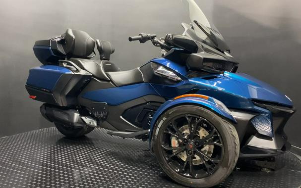 2022 Can-Am® Spyder RT Limited Dark Wheels