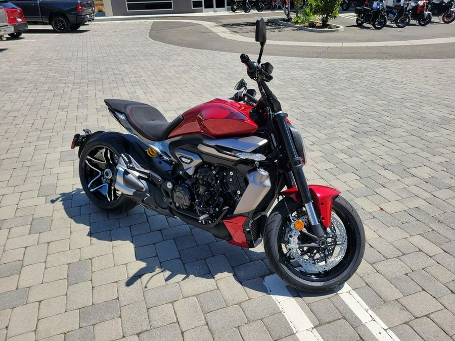 2026 Ducati XDiavel V4 Burning Red