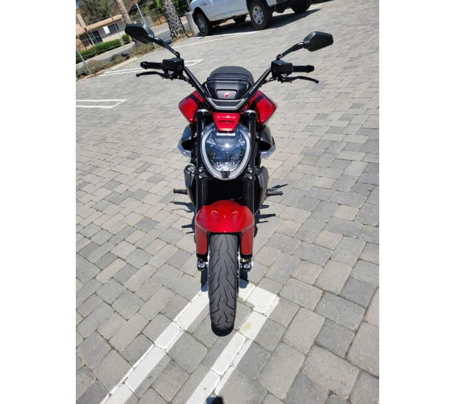 2026 Ducati XDiavel V4 Burning Red