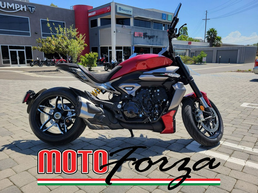 2026 Ducati XDiavel V4 Burning Red