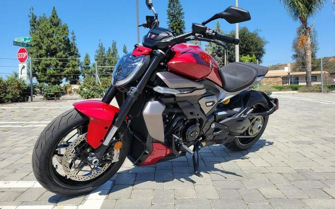2026 Ducati XDiavel V4 Burning Red