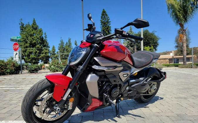 2026 Ducati XDiavel V4 Burning Red