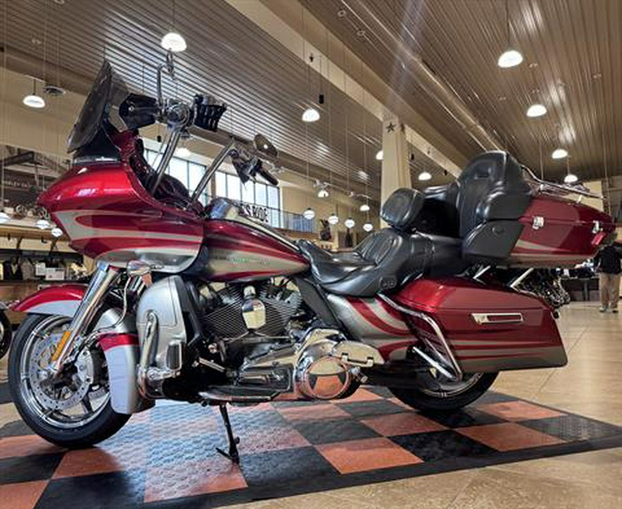 2016 Harley-Davidson CVO™ Road Glide™ Ultra