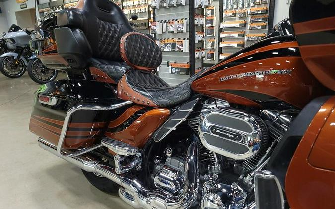 2015 Harley-Davidson® FLTRUSE - CVO™ Road Glide® Ultra