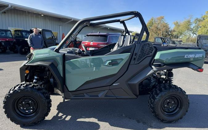 2026 Can-Am® Commander DPS 700