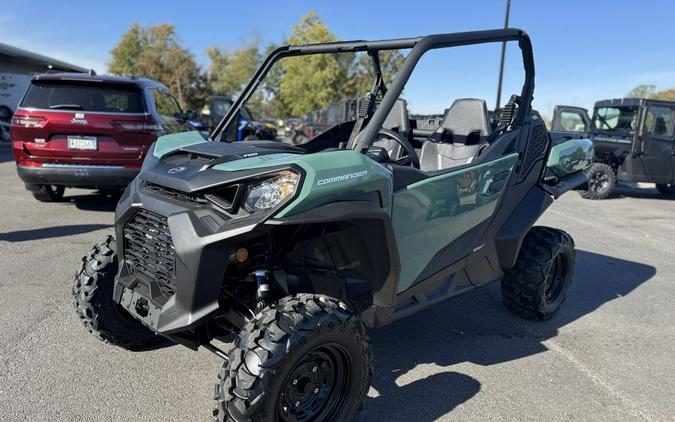 2026 Can-Am® Commander DPS 700