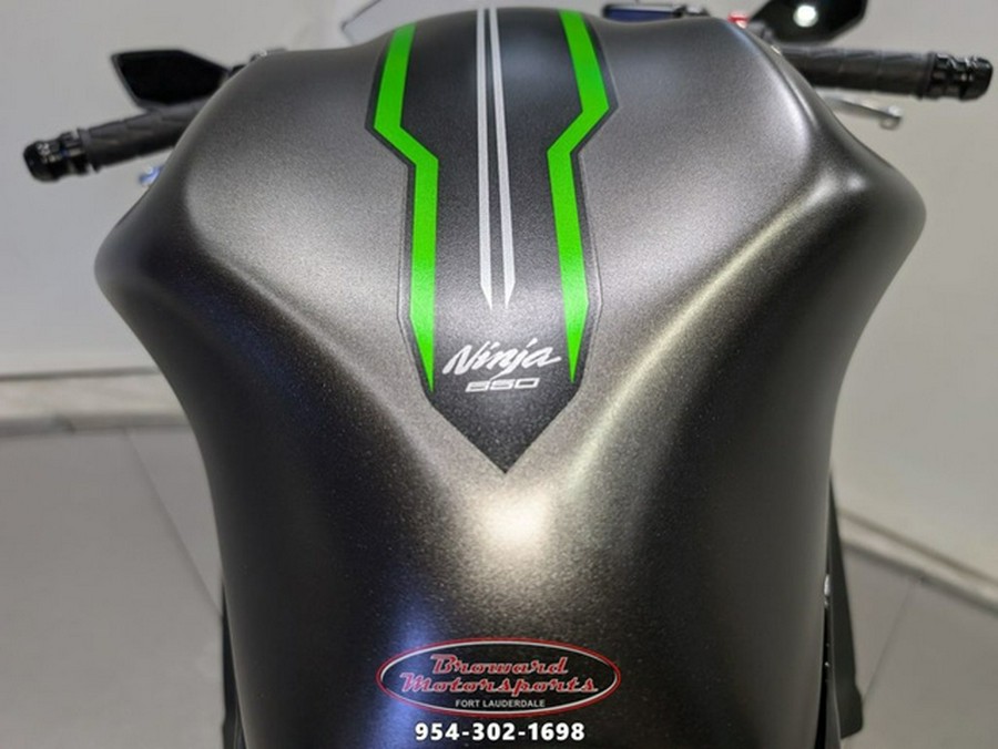 2024 Kawasaki Ninja 650 Metallic Matte Graphenesteel GrayEbony