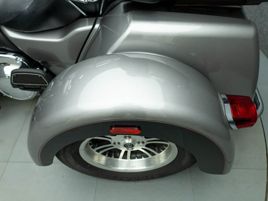 2016 HARLEY DAVIDSON FLHTCUTG TRI GLIDE ULTRA CLASSIC TRIKE W/ABS