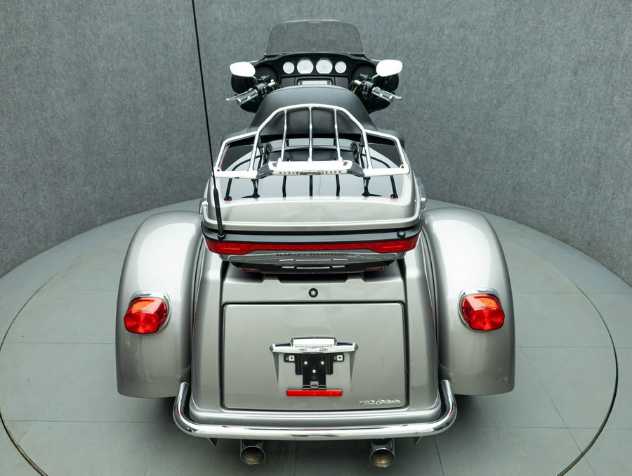 2016 HARLEY DAVIDSON FLHTCUTG TRI GLIDE ULTRA CLASSIC TRIKE W/ABS