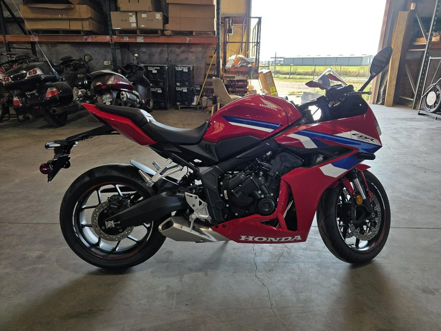 2025 Honda CB650R E-Clutch