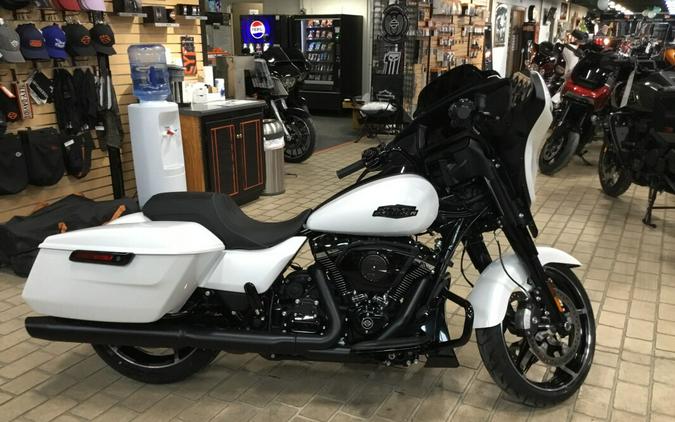 2024 Harley-Davidson® Street Glide® White Onyx Pearl