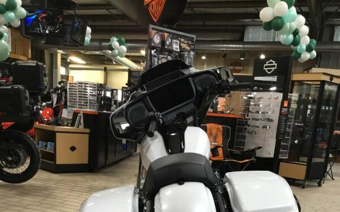 2024 Harley-Davidson® Street Glide® White Onyx Pearl