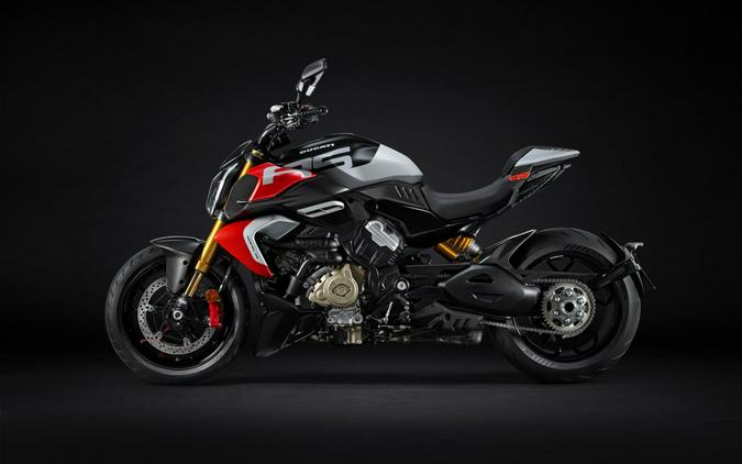 2026 Ducati Diavel V4 RS