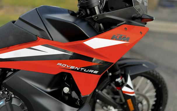2023 KTM Adventure 890