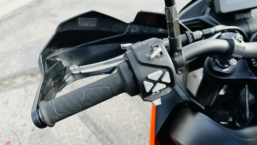 2023 KTM Adventure 890