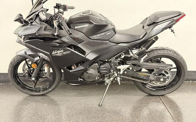 2026 Kawasaki Ninja® 500 ABS Metallic Flat Spark Black