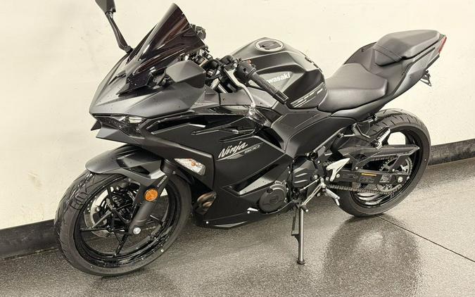 2026 Kawasaki Ninja® 500 ABS Metallic Flat Spark Black