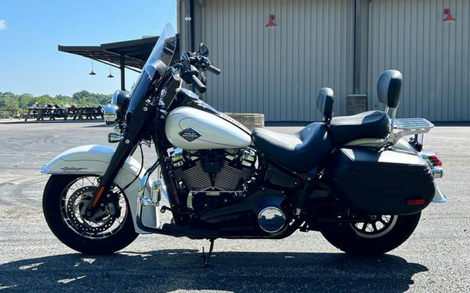 2025 Harley-Davidson Softail FLHC - Heritage Classic