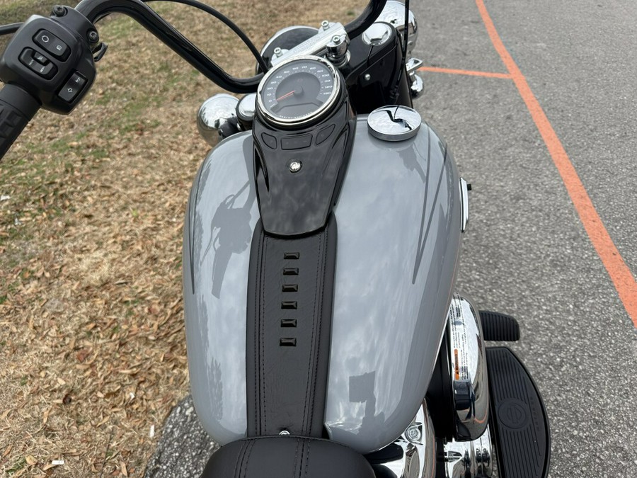 2026 Harley-Davidson® FLHC Heritage Classic®