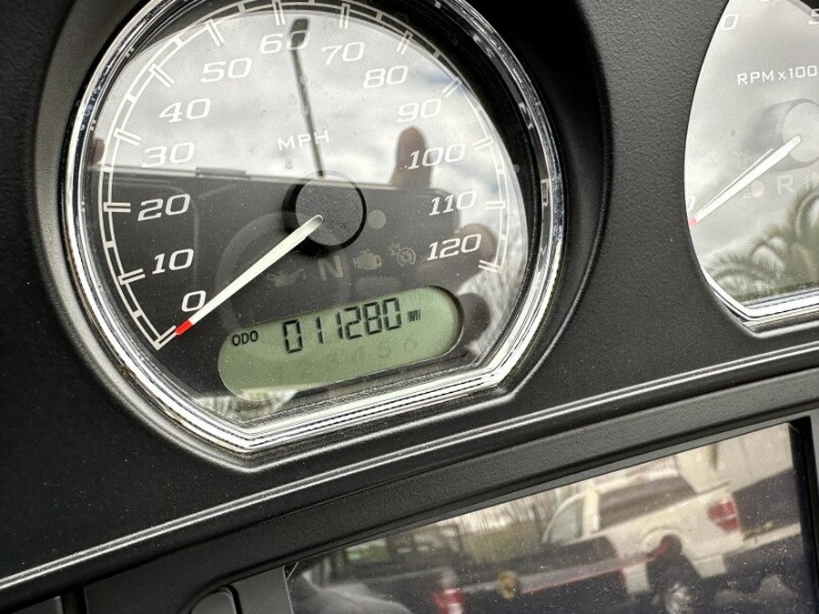 Harley-Davidson® Tri Glide® Ultra 2017 FLHTCUTG 851089B BLACK W/PINSTRIPE