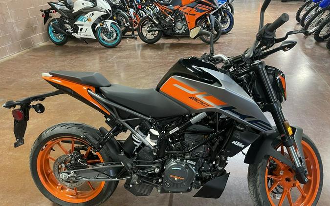 2023 KTM 200 Duke