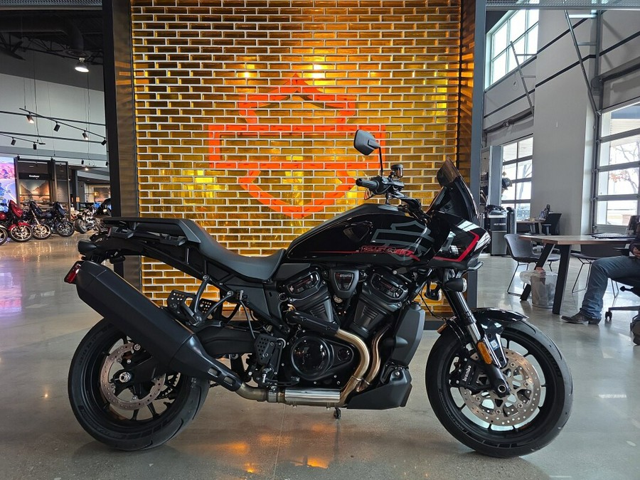 2025 Harley-Davidson® Pan America® 1250 ST RA1250ST