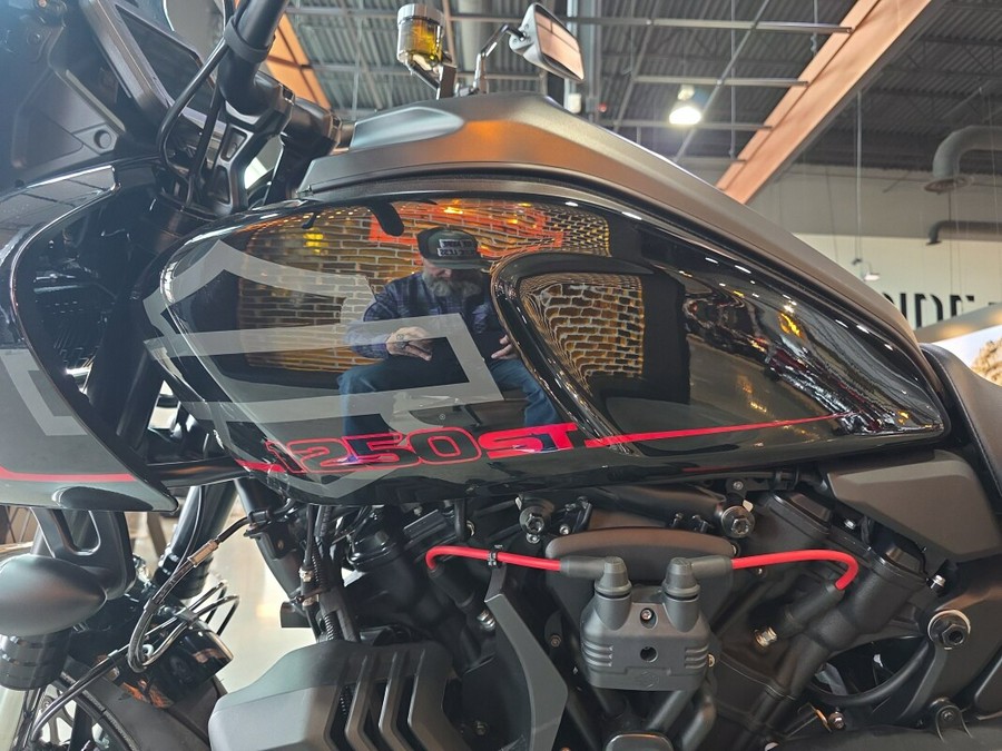 2025 Harley-Davidson® Pan America® 1250 ST RA1250ST