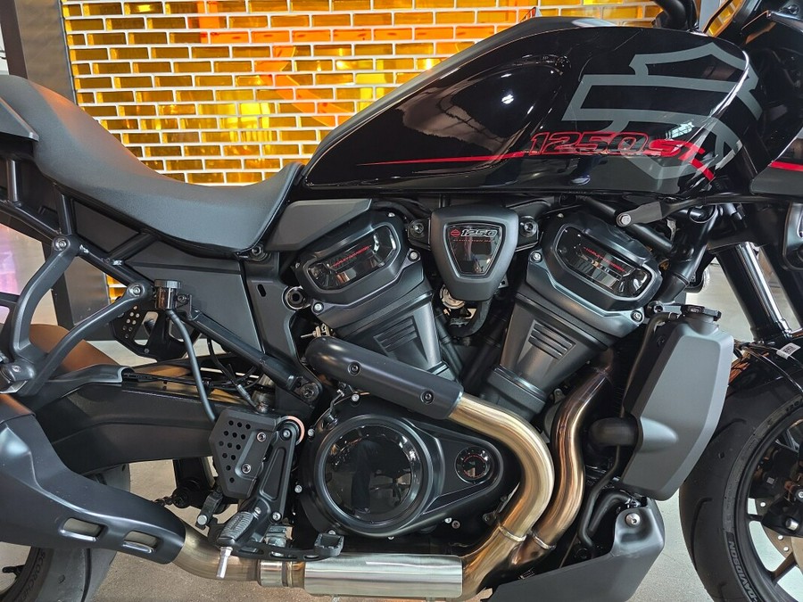 2025 Harley-Davidson® Pan America® 1250 ST RA1250ST