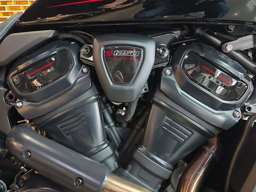 2025 Harley-Davidson® Pan America® 1250 ST RA1250ST