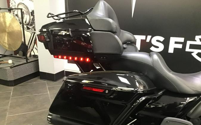 2022 Harley-Davidson® Road Glide® Limited Black