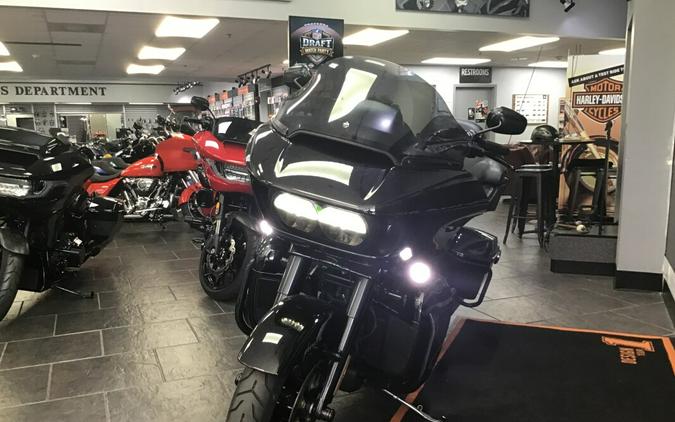2022 Harley-Davidson® Road Glide® Limited Black