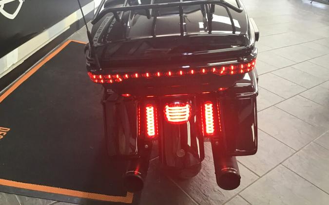 2022 Harley-Davidson® Road Glide® Limited Black