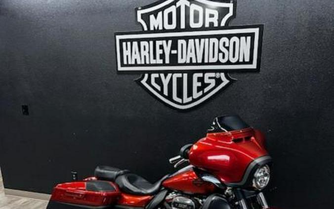 2018 Harley-Davidson® FLHXSE - CVO™ Street Glide®